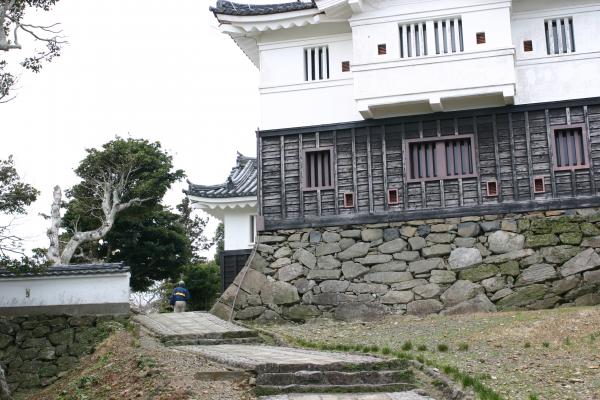 平戸城の天守閣と石垣