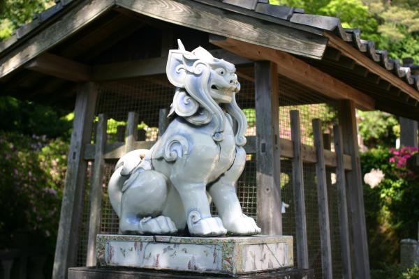 有田「陶山神社」の陶磁器製狛犬