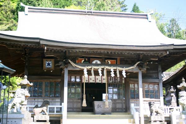 有田「陶山神社」の拝殿