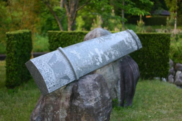 多久聖廟公園にある筑紫筝（”筑紫琴”）の石像