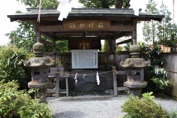阿蘇神社の「願かけ石」