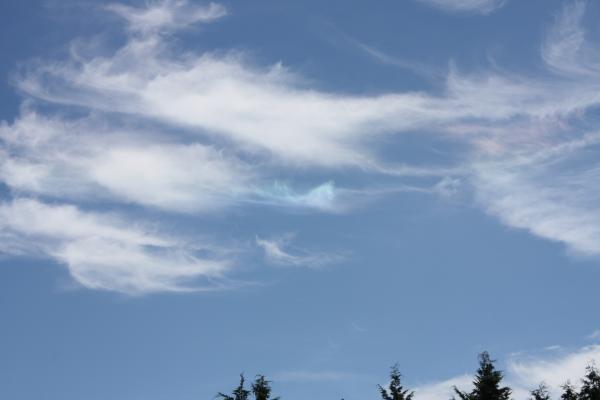 高原の雲と横長の薄い虹/癒し憩い画像データベース