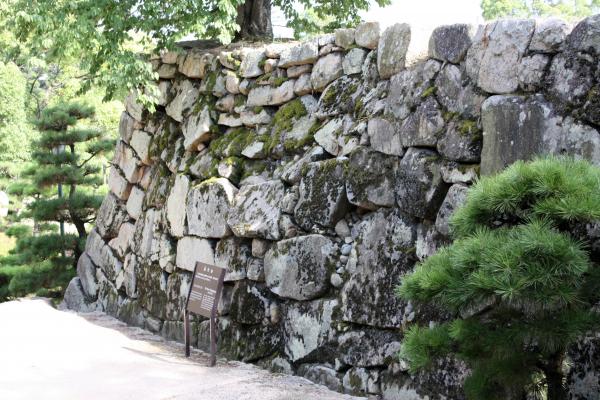 岡山城の「鉄門跡」近傍の石垣