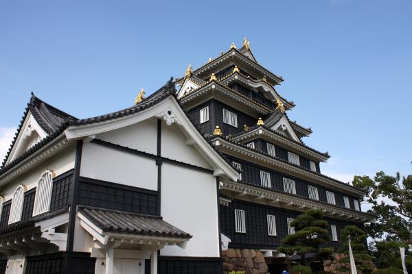 岡山城の「天守閣」と「塩蔵」
