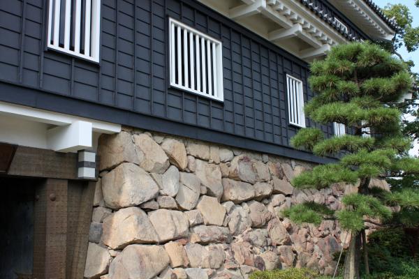 岡山城の「天守台」と石垣