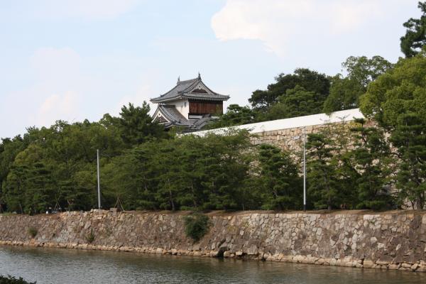 岡山城の堀と石垣