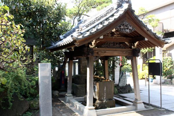 月島 佃島の住吉神社の水盤舎 癒し憩い画像データベース