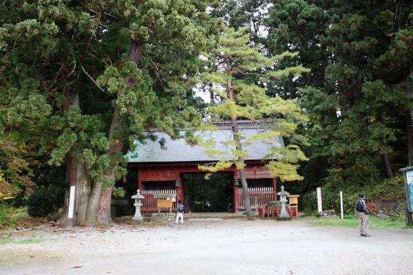 出羽三山神社の「随神門」