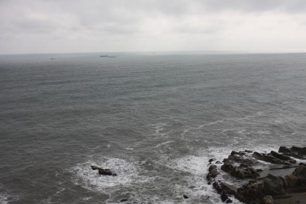 犬吠埼灯台から見る太平洋と犬吠埼の岩礁