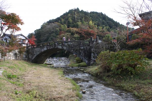 福岡の花崗岩でできた「秋月目鏡橋」と野鳥川