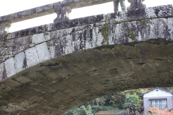 花崗岩でできた「秋月目鏡橋」
