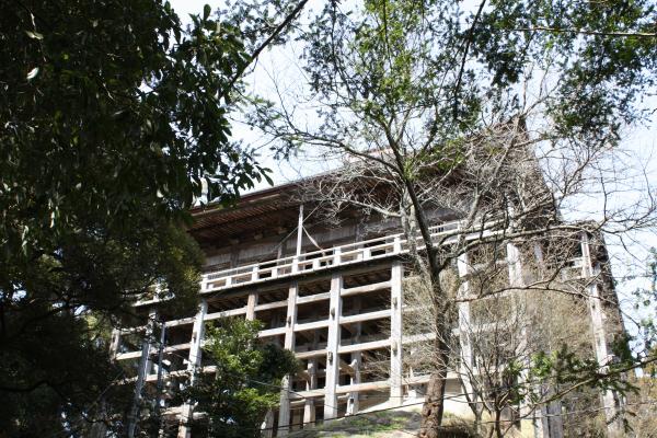 笠森寺の「四方懸造り」観音堂