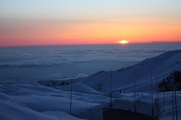雪原と雲海の夕映え