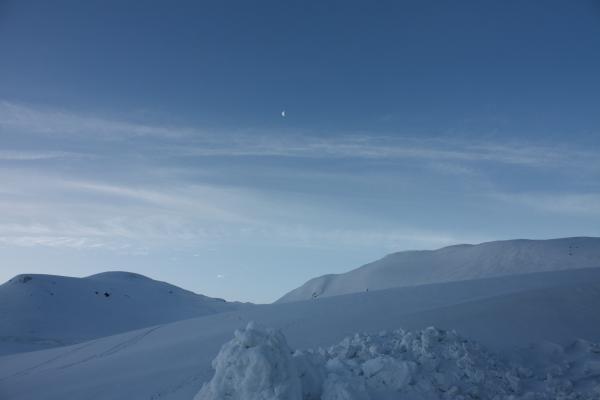 日の出前の雪山/癒し憩い画像データベース