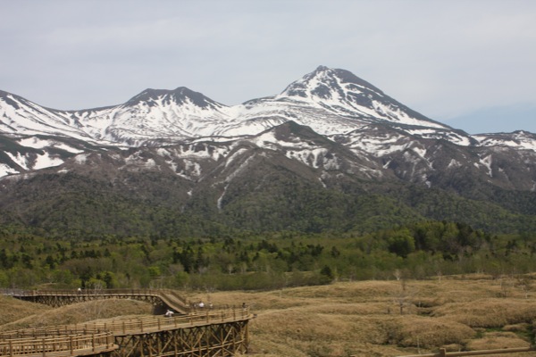 知床連山の三峰岳と羅臼岳