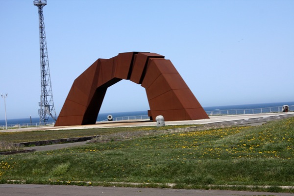 納沙布岬の「四島のかけ橋」とオホーツク海