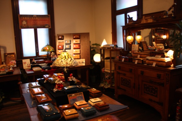小樽オルゴール堂本館の内部、多彩な展示