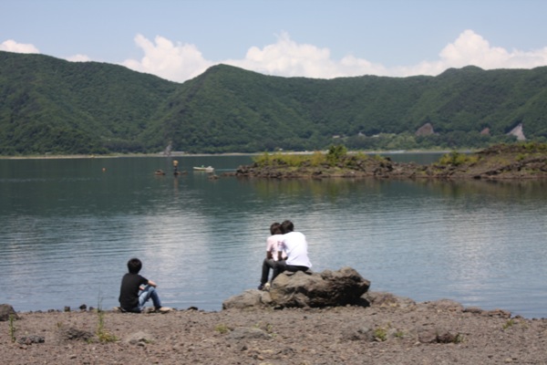 富士五湖の１つ、初夏の本栖湖