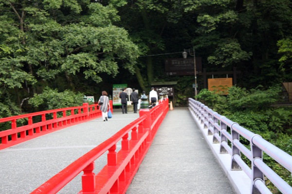 箱根湯本 朱色の あじさい橋 癒し憩い画像データベース