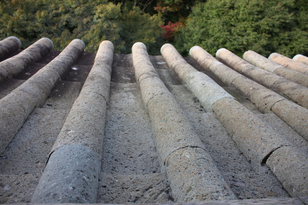 丸岡城の特徴である石の屋根瓦