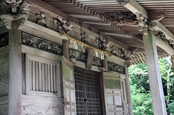 越前・那谷寺の護摩堂、板壁の彫刻