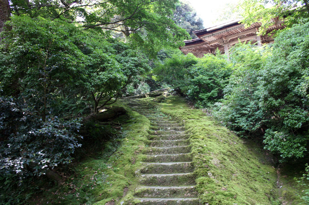 越前・那谷寺の護摩堂への石段