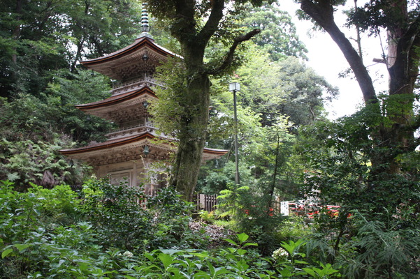 緑葉期の那谷寺「三重塔」