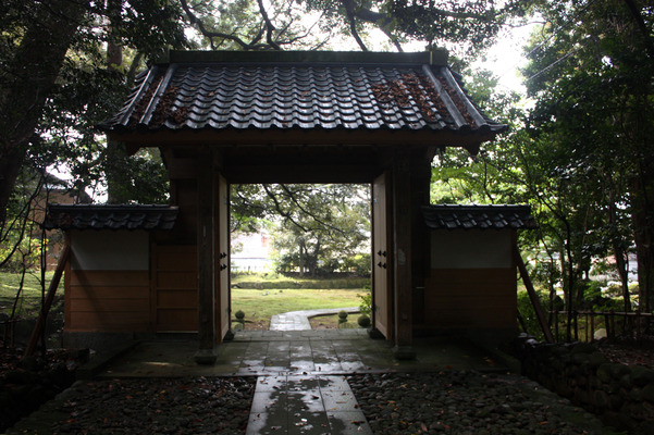 越前・瀧谷寺の総門