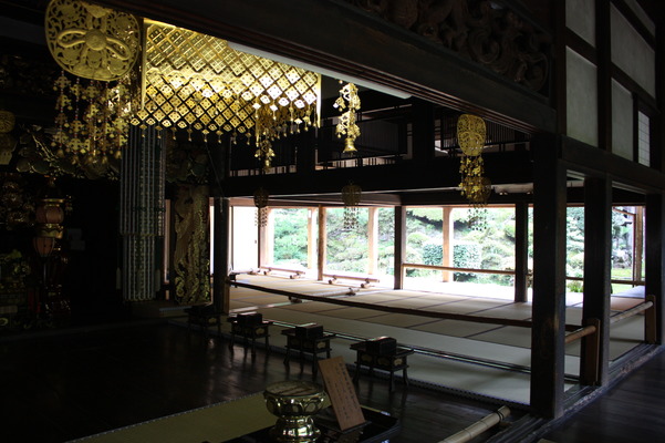 越前・瀧谷寺の本堂内部