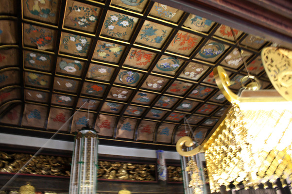 越前・瀧谷寺の本堂内部