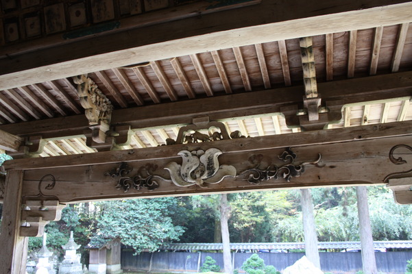 越前・瀧谷寺の観音堂、木組みと彫刻