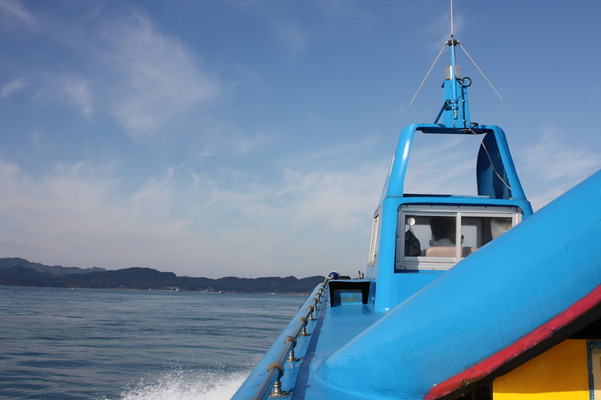 仙崎港から青海島へ行く遊覧船