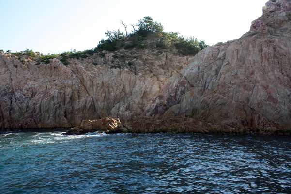 長門・青海島の黄金洞付近の岩場