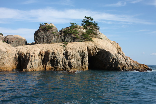 長門・青海島の黄金洞付近の岩場