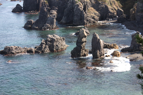 青海島の奇岩群と波しぶき/癒し憩い画像データベース