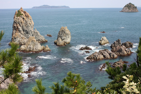 青海島の奇岩が並ぶ「十六羅漢」