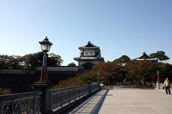 金沢城の「石川橋」と奥の「石川門」