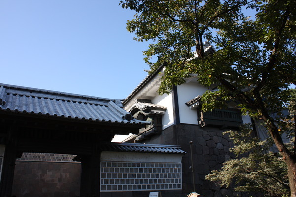 金沢城の石川門・高麗門