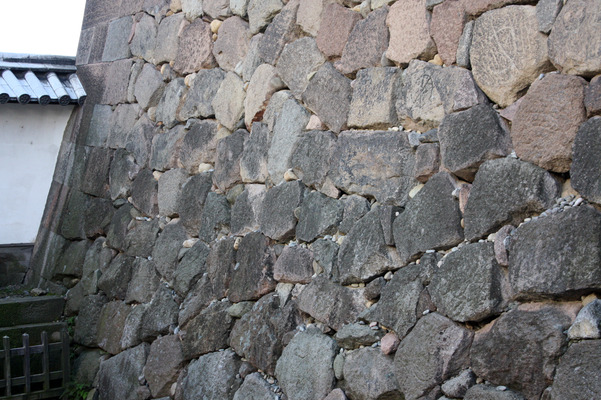 金沢城の「打ち込みはぎ」石垣