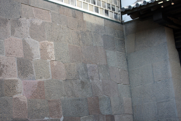 金沢城の「切込みはぎ」石垣