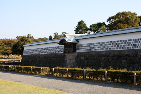 金沢城の「橋爪門続櫓」と「出窓」/癒し憩い画像データベース
