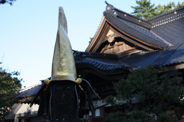 利家公愛用の金鯰尾兜と尾山神社の拝殿