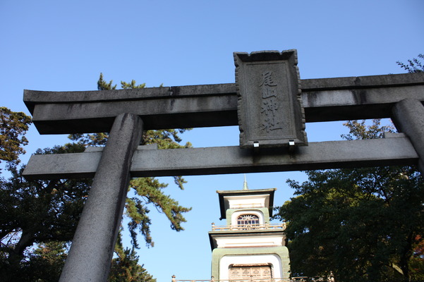 金沢・尾山神社の鳥居と「神門」