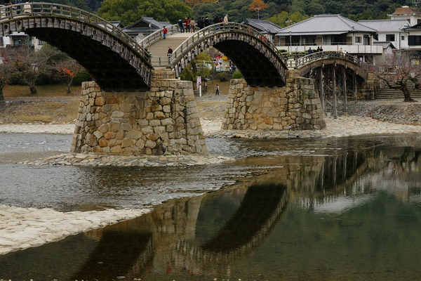 錦川に映る錦帯橋/癒し憩い画像データベース