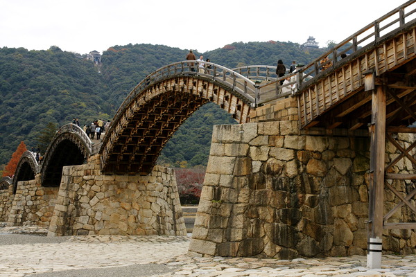 錦帯橋の橋脚とアーチ橋/癒し憩い画像データベース
