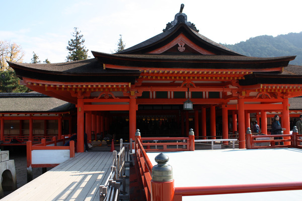 厳島神社の「平舞台・祓殿・拝殿」/癒し憩い画像データベース
