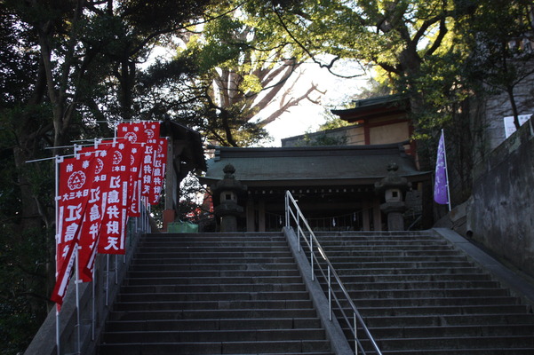 江島神社の石段と「辺津宮」