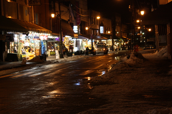 積雪した阿寒湖温泉街の夜景