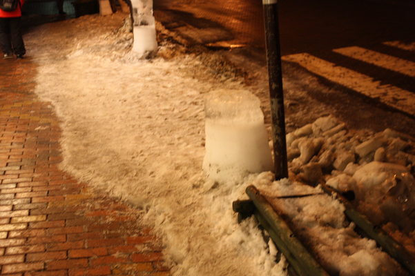 積雪した阿寒湖温泉街の夜