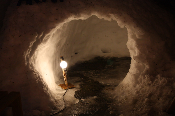 雪洞の灯り
